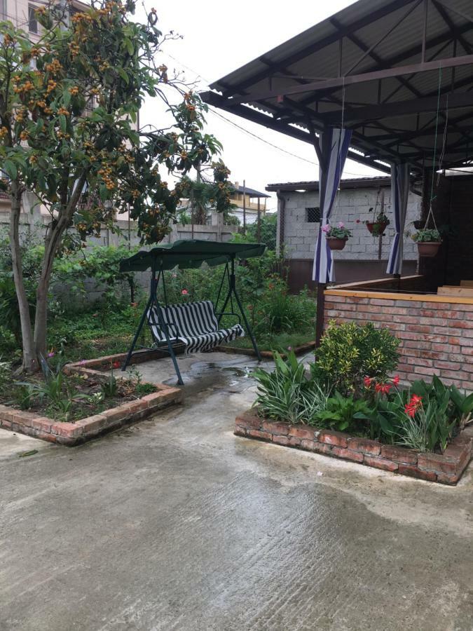 Guest House Nadia Sukhumi Exterior foto